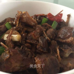 红烧鸭子的做法,香气四溢，美味可口